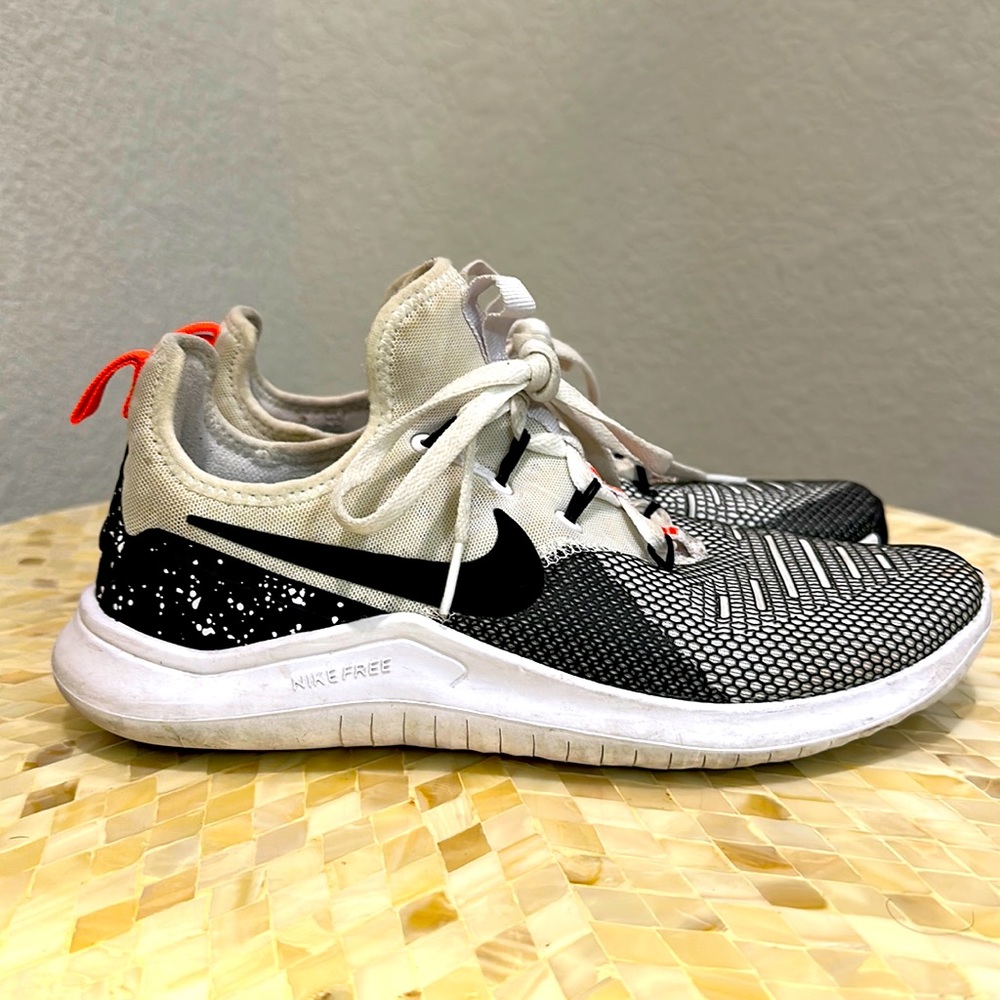 Nike Free Running shoes women’s Size 7 - so stylish and comfy - wonderful shoes